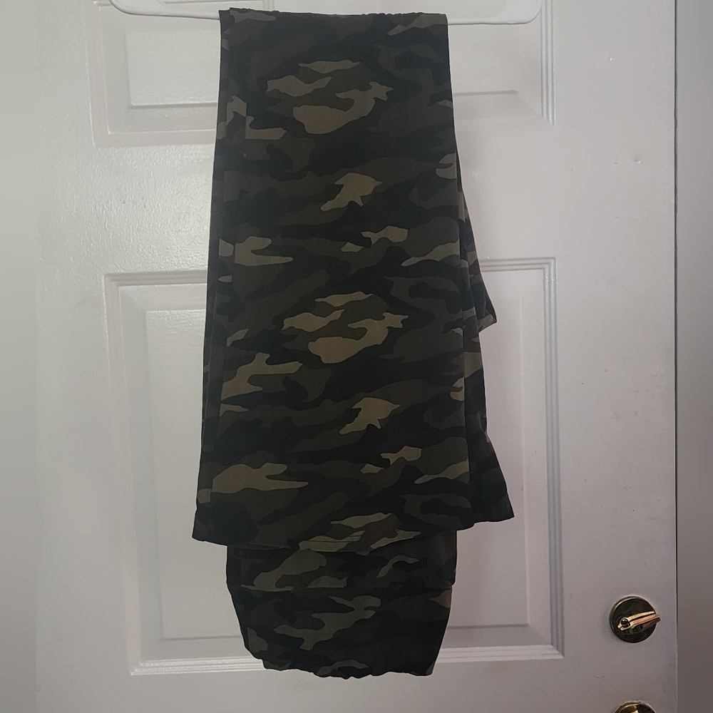 Camo bell bottom leggings size 3xl 21